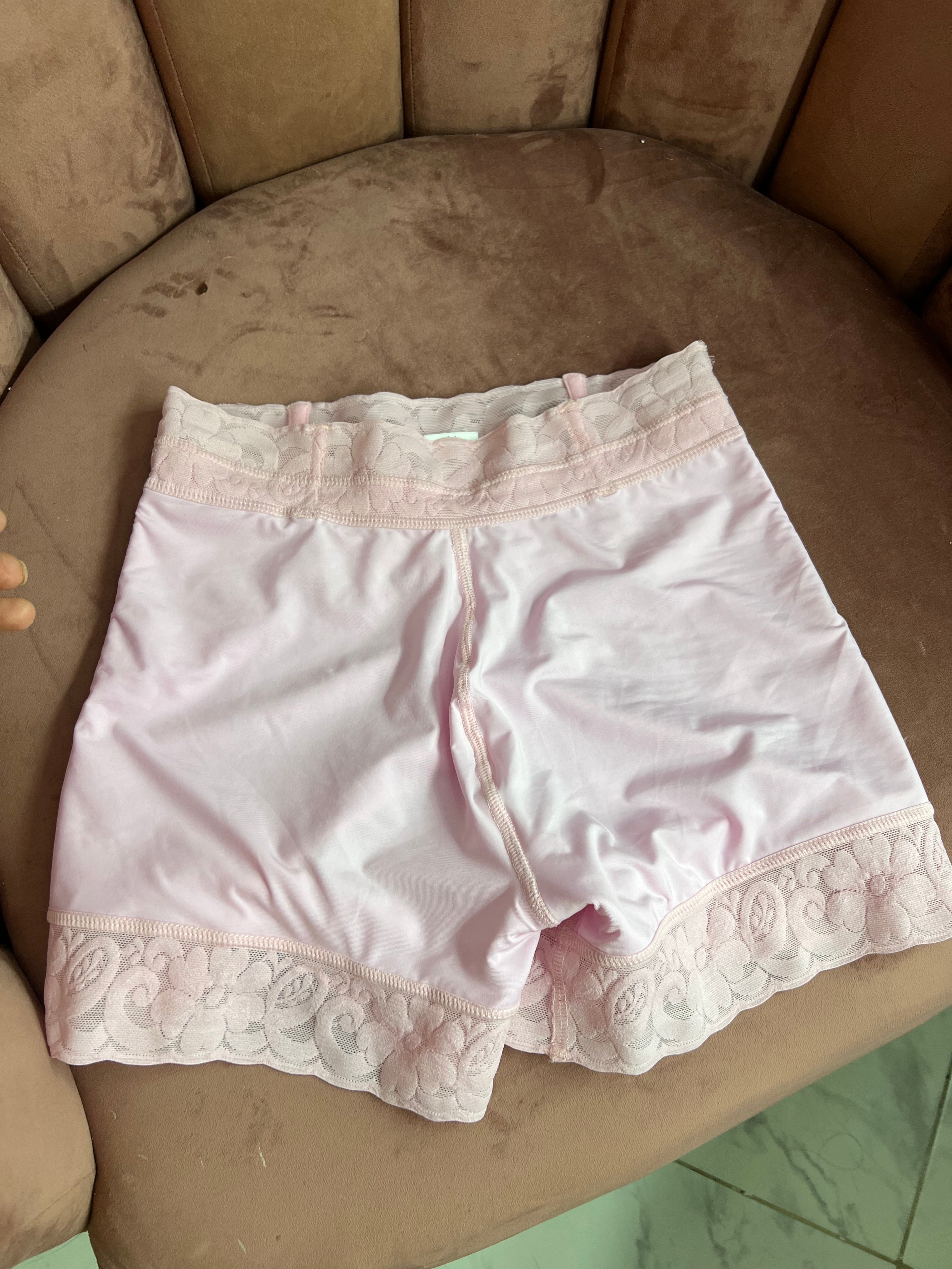 Short levanta glúteo invisible corto