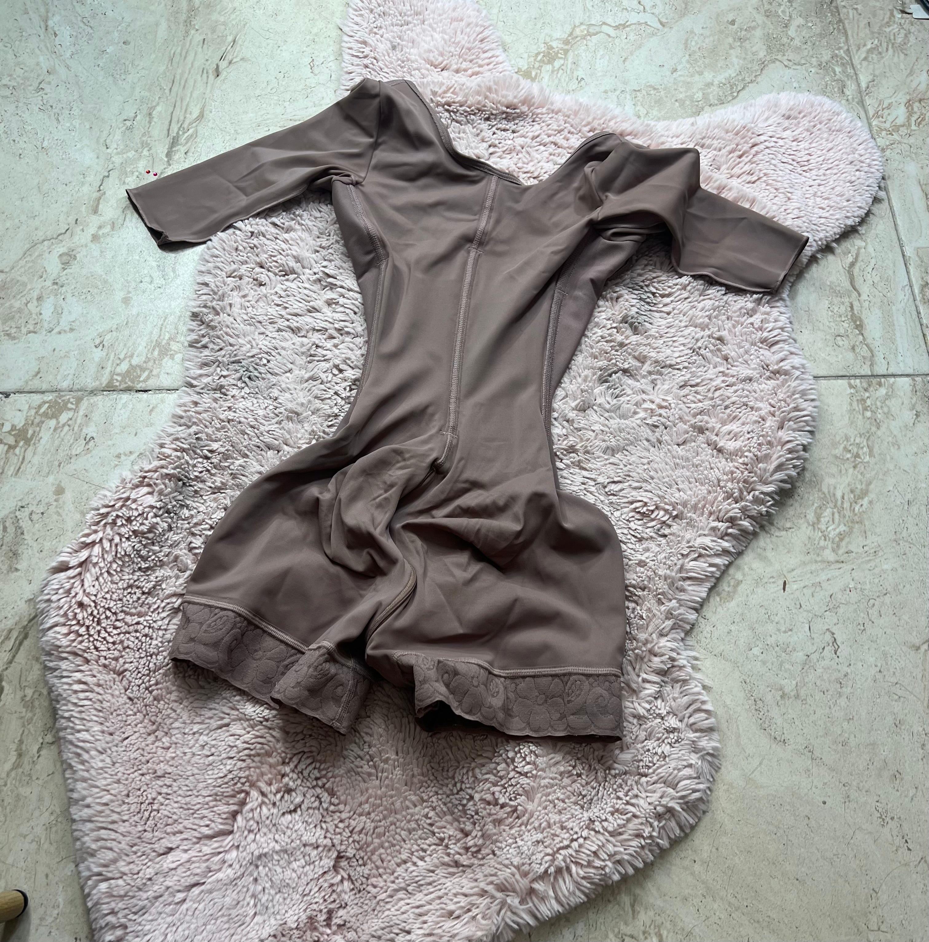 FAJA SHORT ULTRACINTURA INVISIBLE COMPLETA CON MANGAS