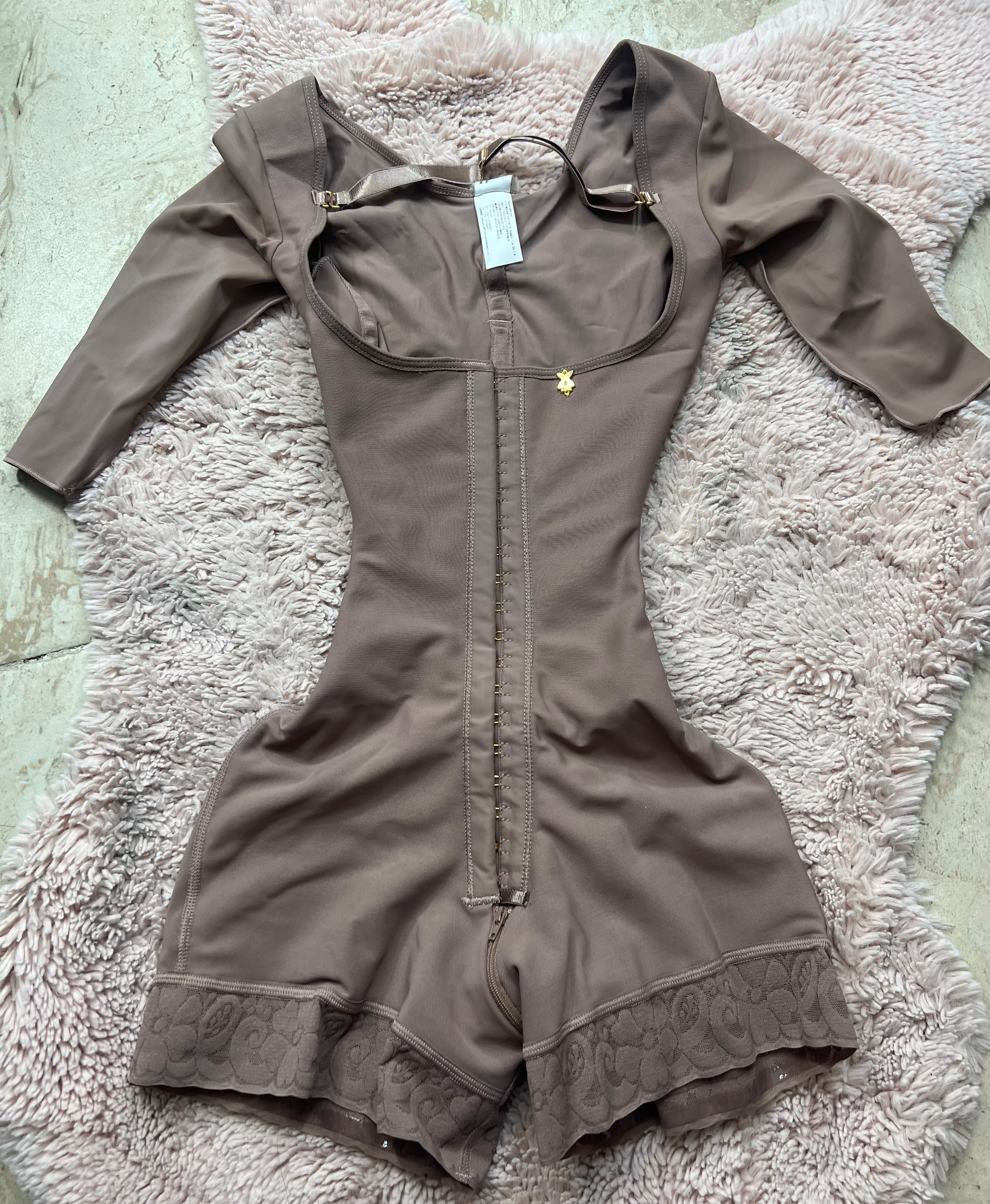 FAJA SHORT ULTRACINTURA INVISIBLE COMPLETA CON MANGAS